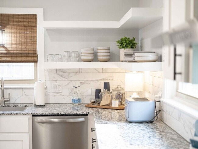 Building Photo - 201 N Dogwood St