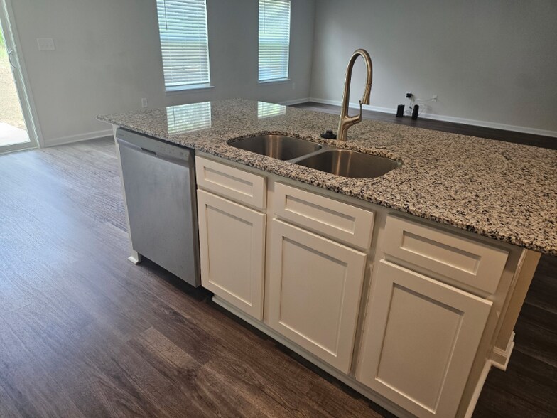 Building Photo - 721 Wimbee Ct