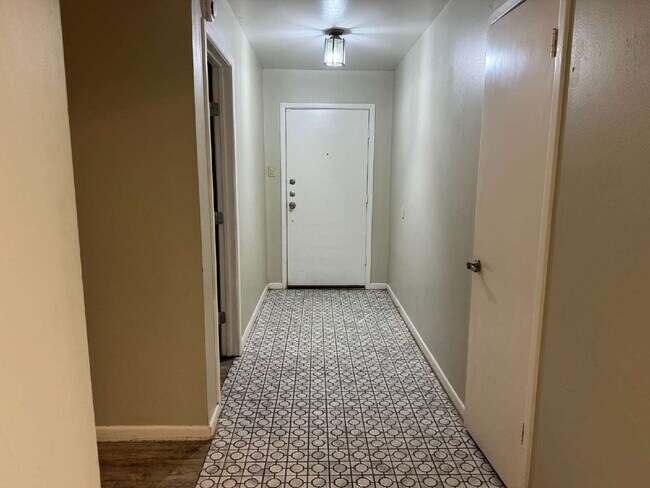 Building Photo - "Spacious 4-Bedroom Home with 2 Full Baths in Lubbock – 1,984 Sq Ft of Comfort!"