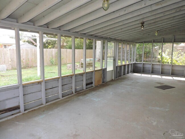 Building Photo - 2323 Silversides Loop