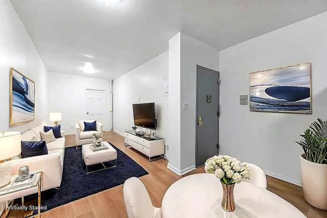 Building Photo - 327 E 10th St