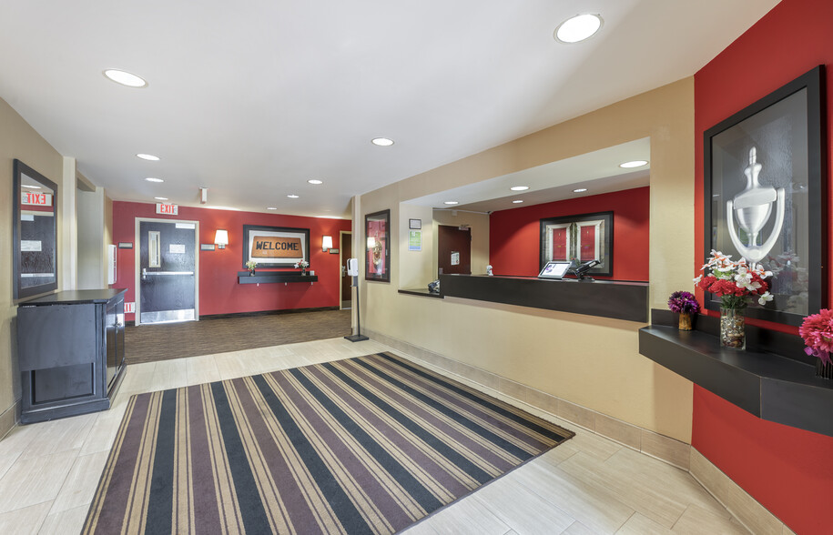 Building Photo - Furnished Studio-Indianapolis - Airport