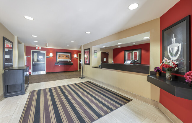 Building Photo - Furnished Studio-Indianapolis - Airport