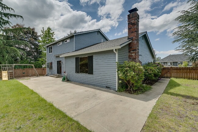 Building Photo - Gorgeous 3 bedroom home in College Hill Skyridge neighborhood of Bellevue