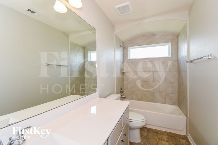 Building Photo - 32711 Oak Heights Ln