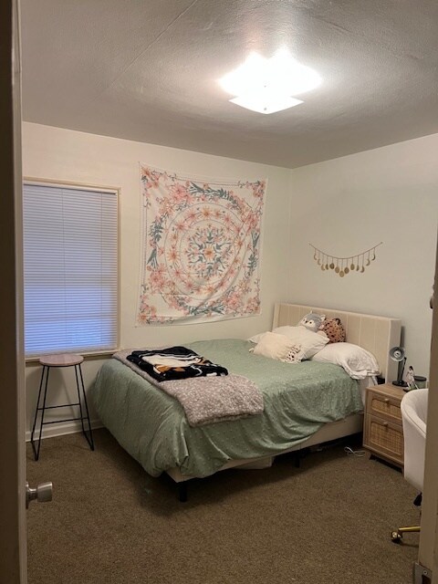 Building Photo - 965 NE C St