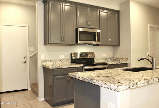 Building Photo - 2625 S Peppertree Dr