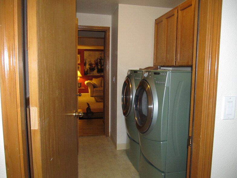 Building Photo - 12490 SW North Dakota St