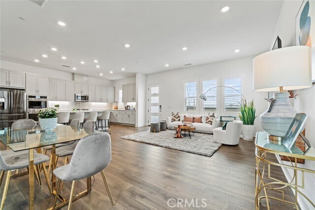 Building Photo - 9337 Astor