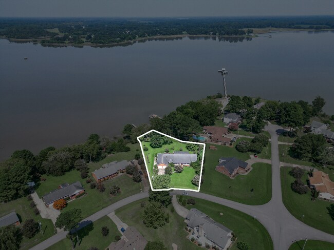 Building Photo - 4241 Rivercliff Crescent W
