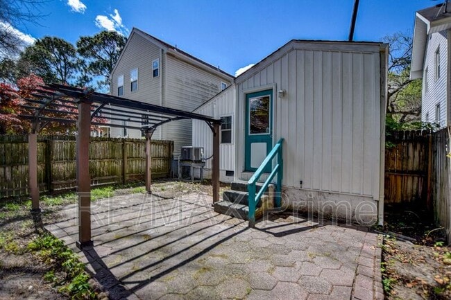 Building Photo - 7304 Major Ave