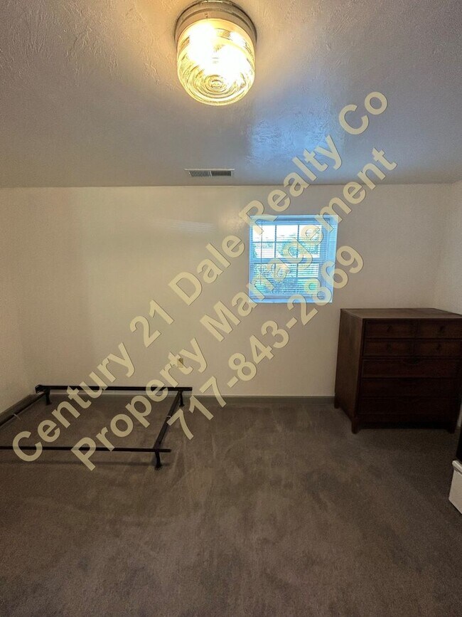 Building Photo - 4786 Lewisberry Rd