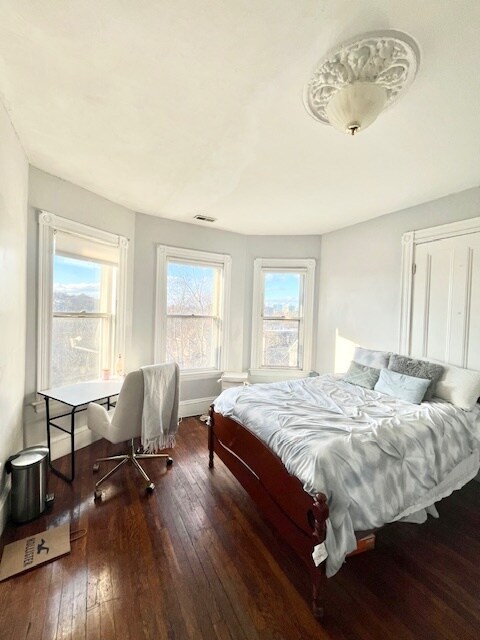 Building Photo - 140 Cedar St