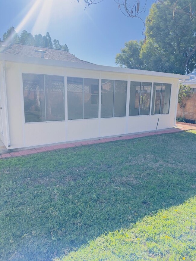 Building Photo - 3-Bedroom Home with Paid Solar & Bonus Outdoor Space in Northridge