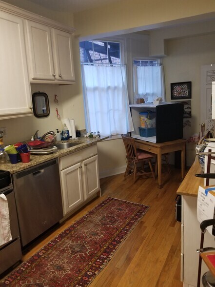 Kitchen - 101 W 39th St