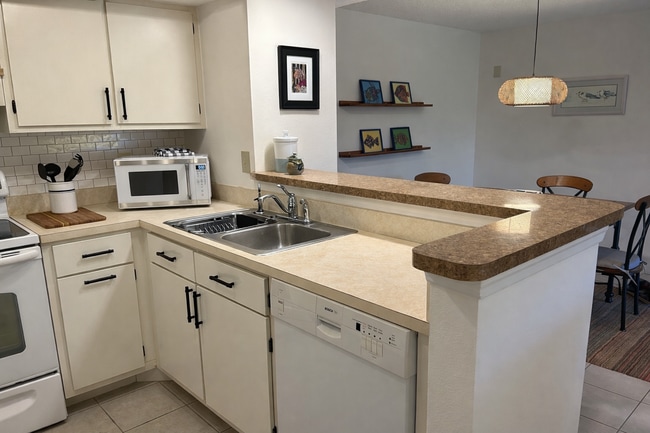 Building Photo - 19505 Quesada Ave