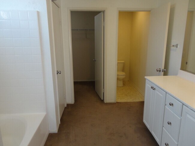 Building Photo - KIA1V