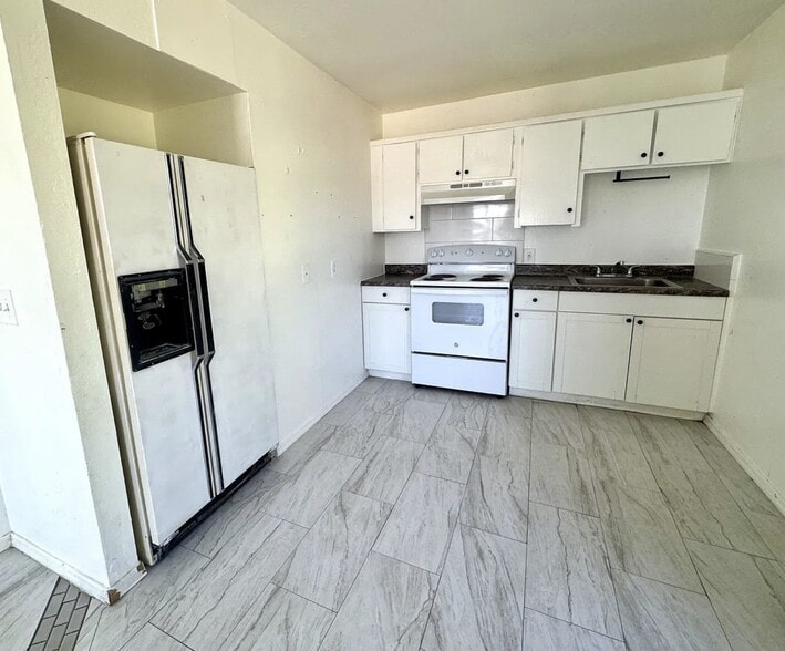 Building Photo - 2525 E Monroe St