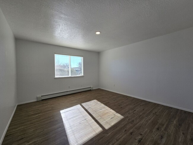 Building Photo - 1300 Iris St