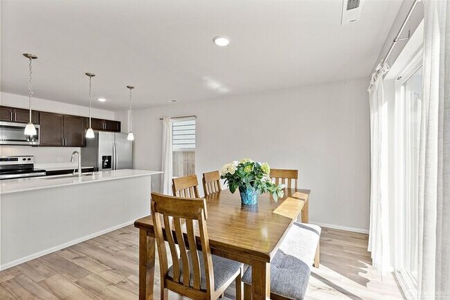 Building Photo - AVAILABLE NOW August FREE Yelm home builit...
