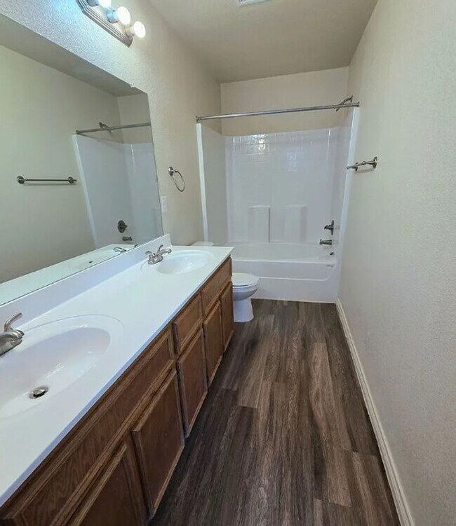 Building Photo - 3315 Stonewall Dr