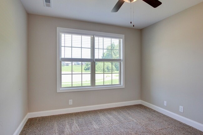 Building Photo - Sharp 3 bed 2 Bath Close To Ft Campbell