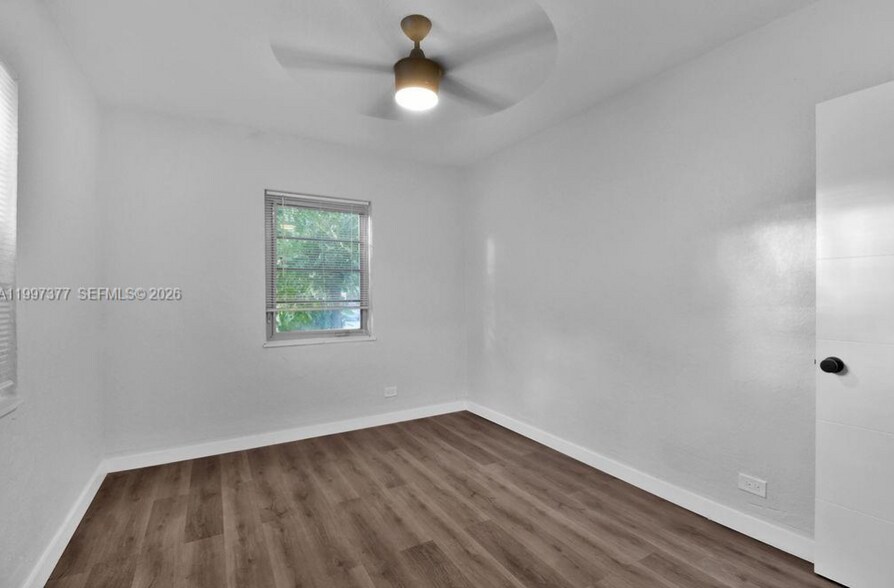 Building Photo - 547 NW 49th St