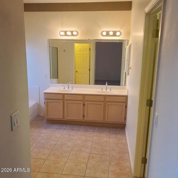 Building Photo - 1848 E Chilton Dr