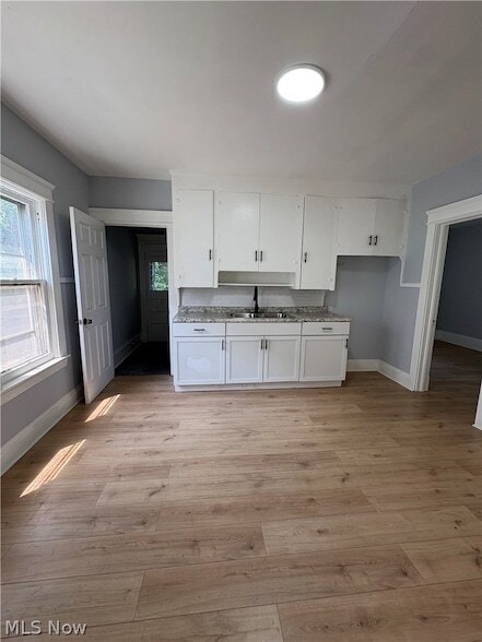 Building Photo - 946 E 79th St