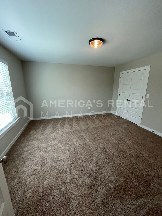 Building Photo - Home for Rent in Weaver, AL!!! Available to View Now!!! DEPOSIT PENDING!