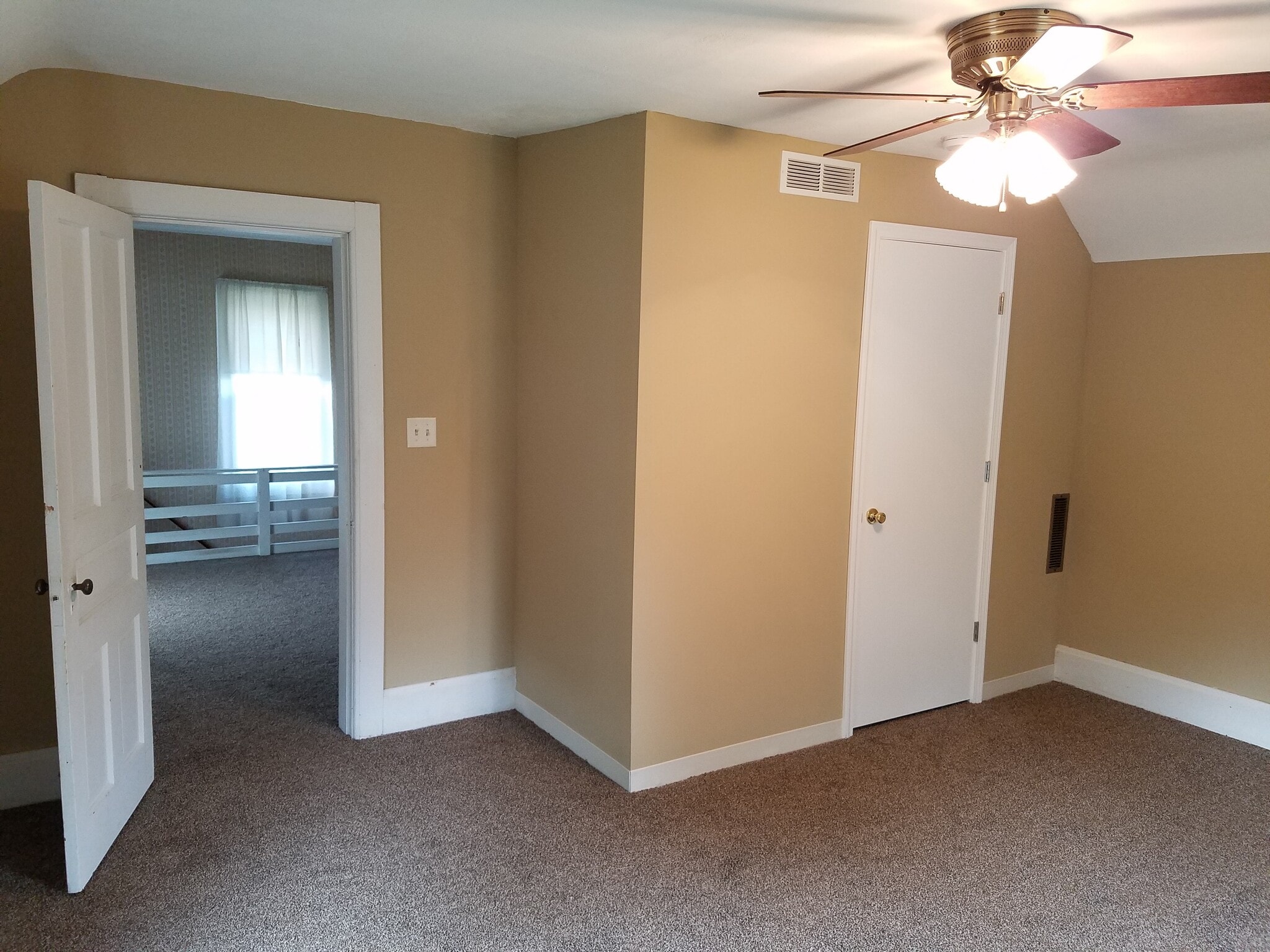 Building Photo - 914 Garfield St