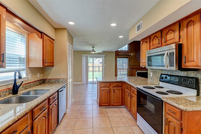 Building Photo - 17010 Cairnladdie St