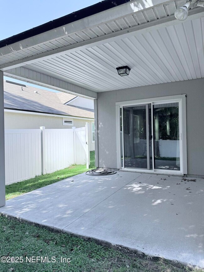 Building Photo - 304 Green Turtle Ln