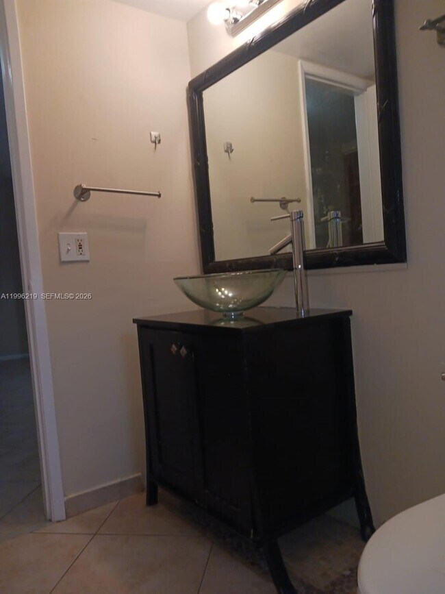 Building Photo - 300 Gardens Dr