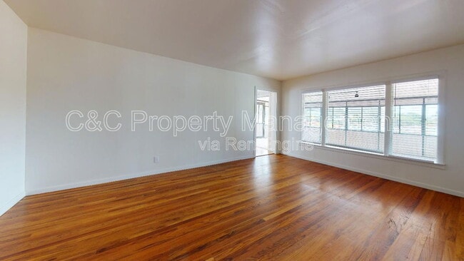 Building Photo - 429 Reindollar Ave