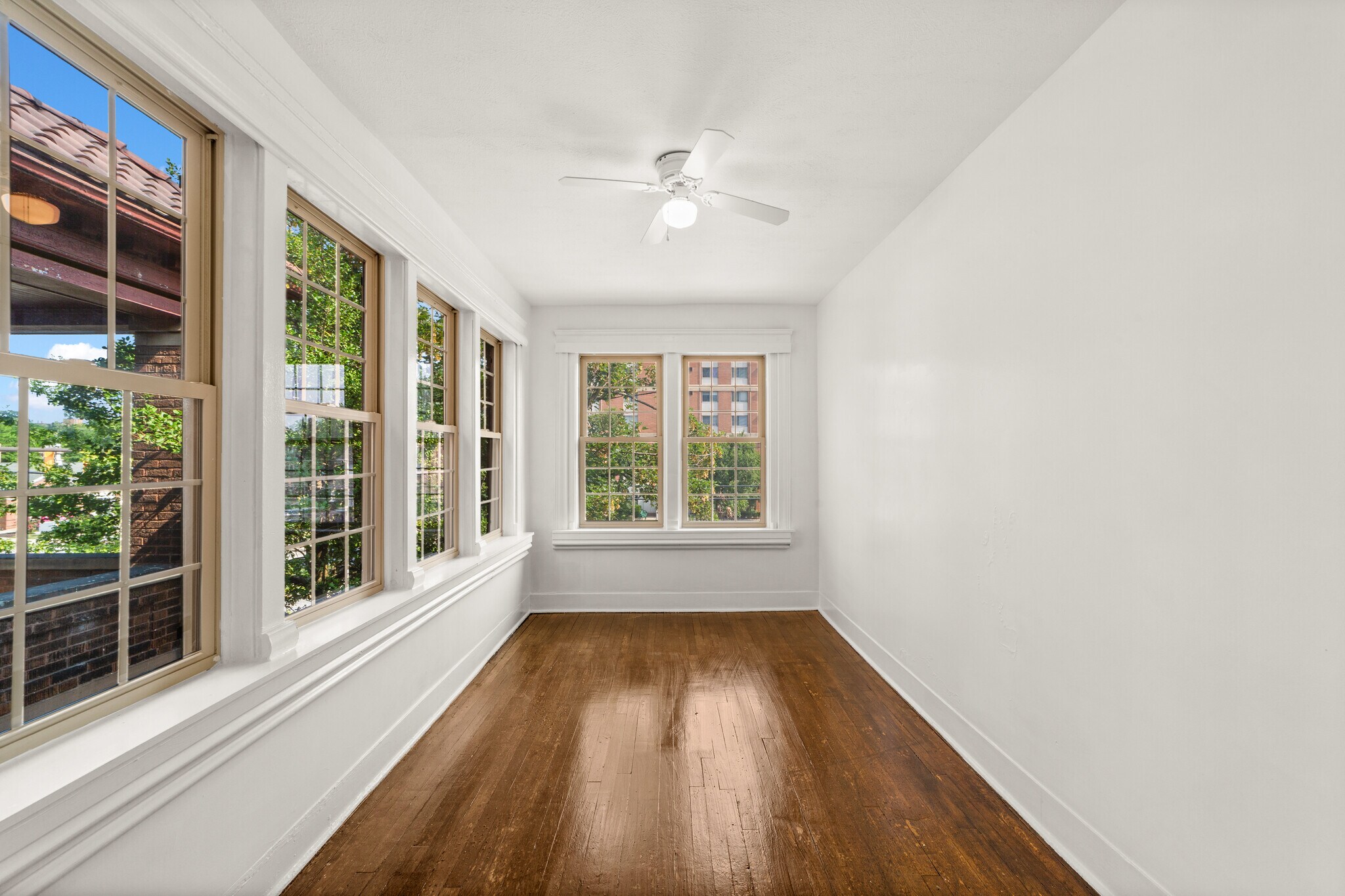 Sunroom - 11427 Clifton Blvd