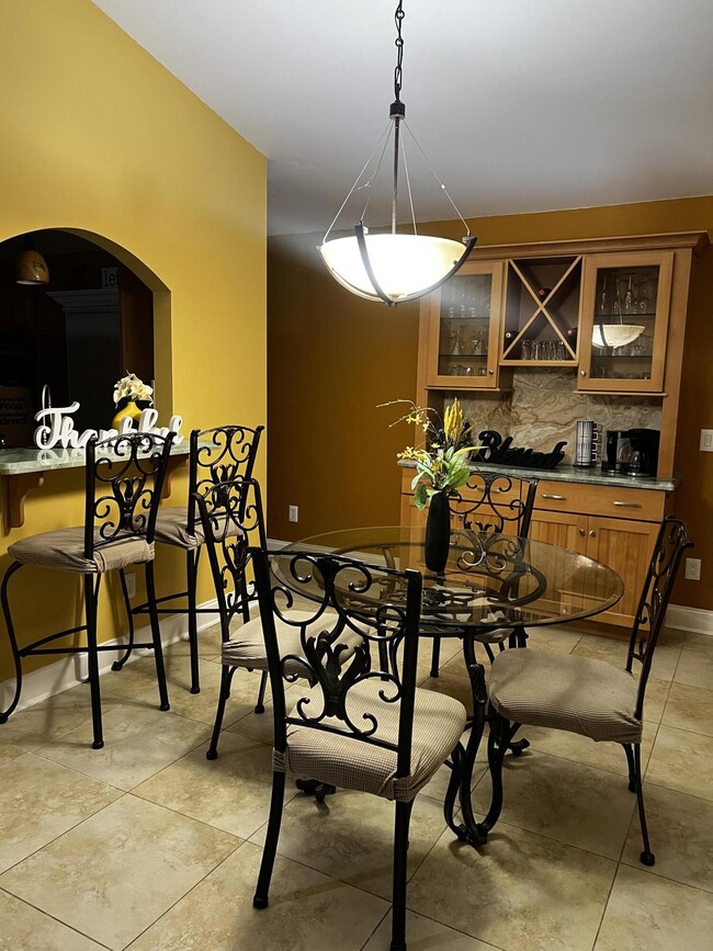 Building Photo - 190 Temple Ave