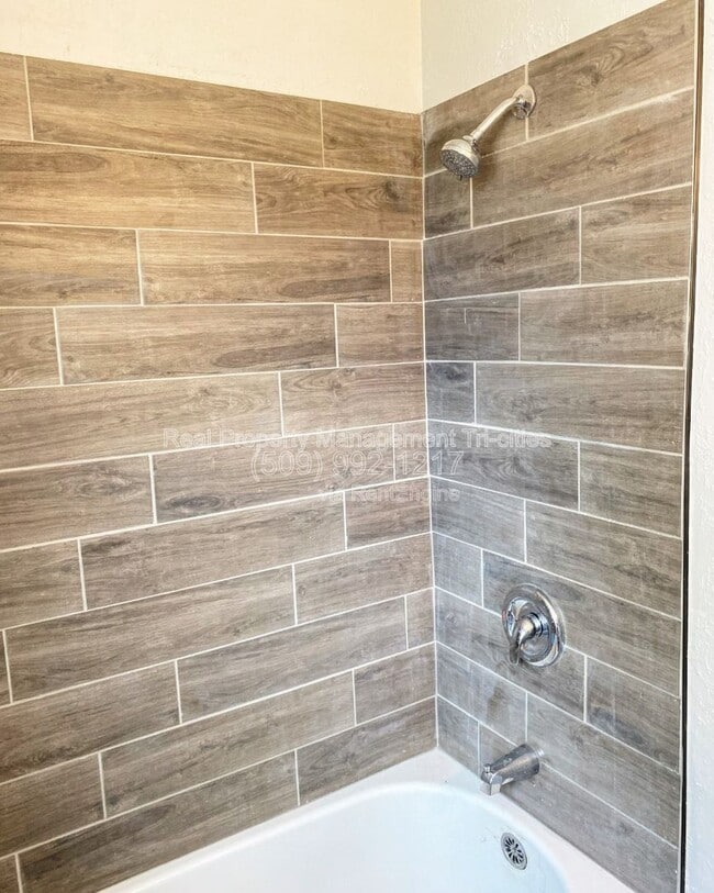 Building Photo - 1303 W Shoshone St