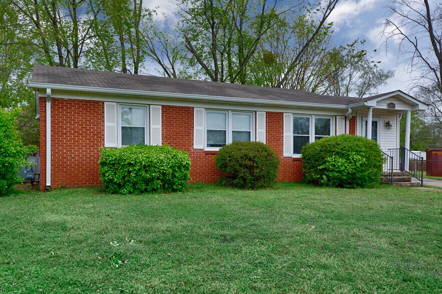 Building Photo - 2804 Thurman Cir SW