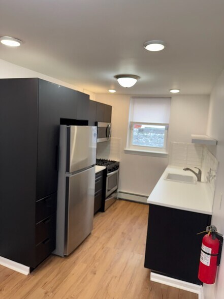 kitchen 3 - 372 Valley St