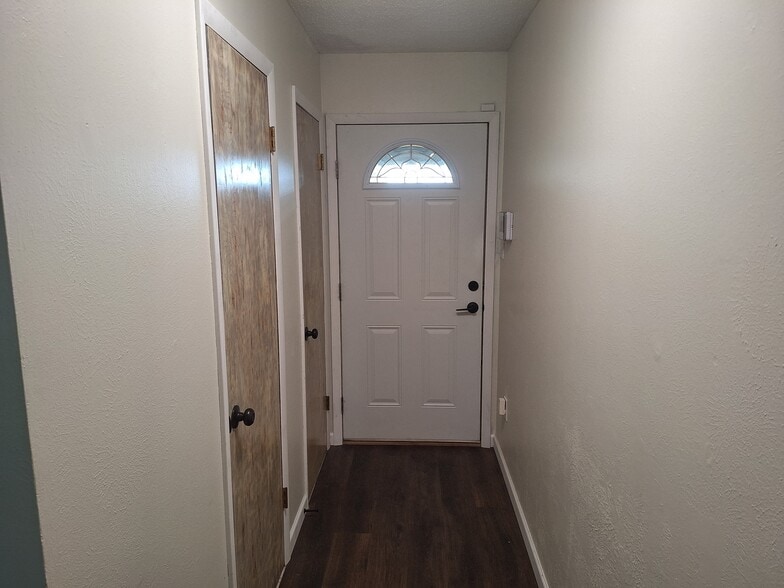 Building Photo - 2410 NW Norman Cir