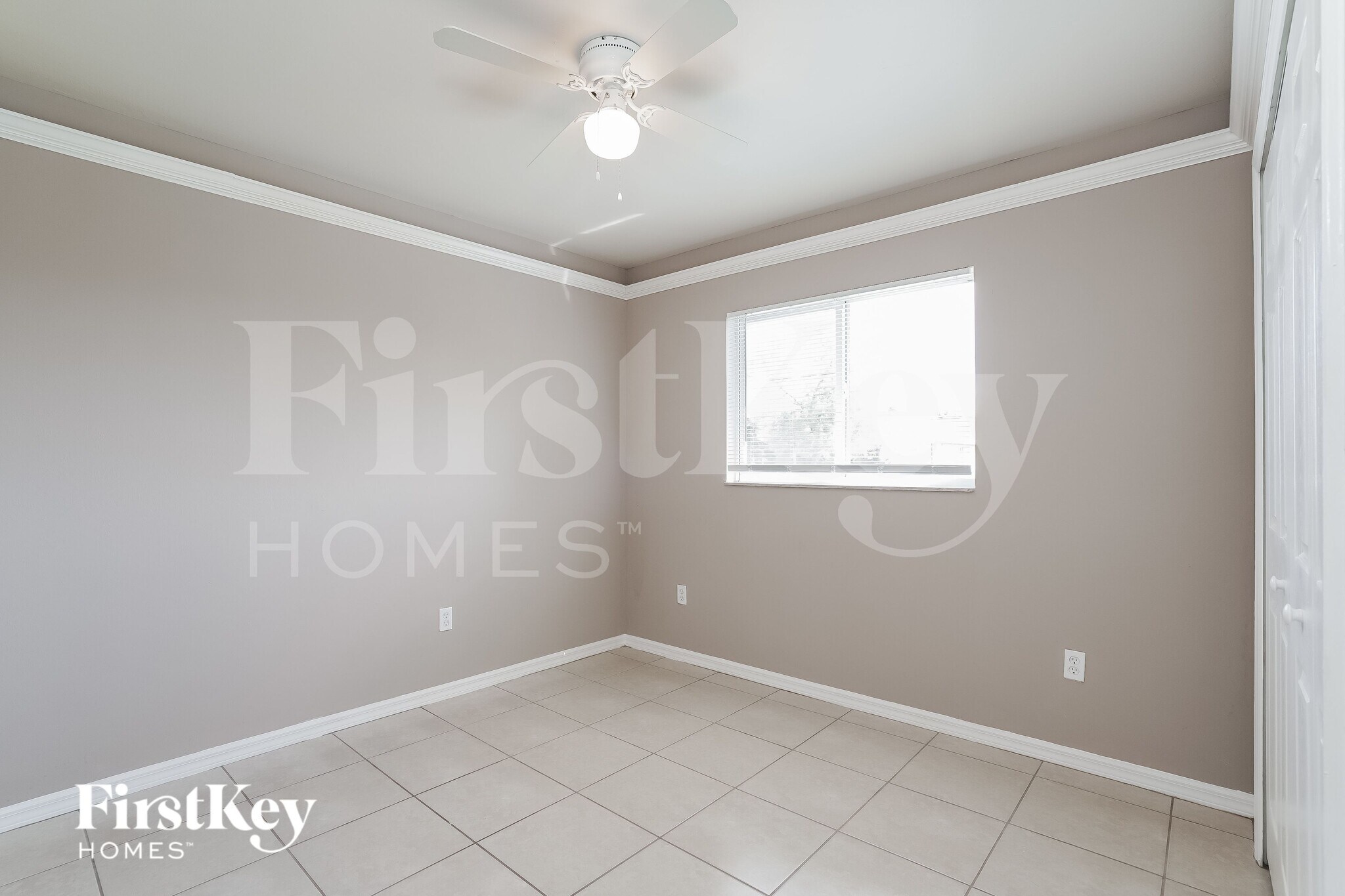 Building Photo - 2715 SW 1st Pl