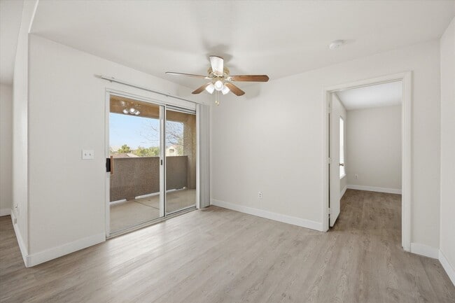 Building Photo - Nice Upgraded 2 Bedroom Condo in Gated Community - Eastern and 215