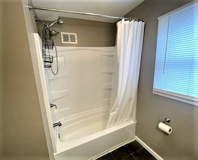 Building Photo - Nice! Spacious! 3 Bedroom Gem-Central Location