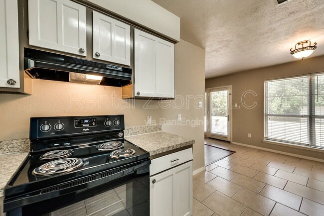 Building Photo - 7113 Edinburg Dr