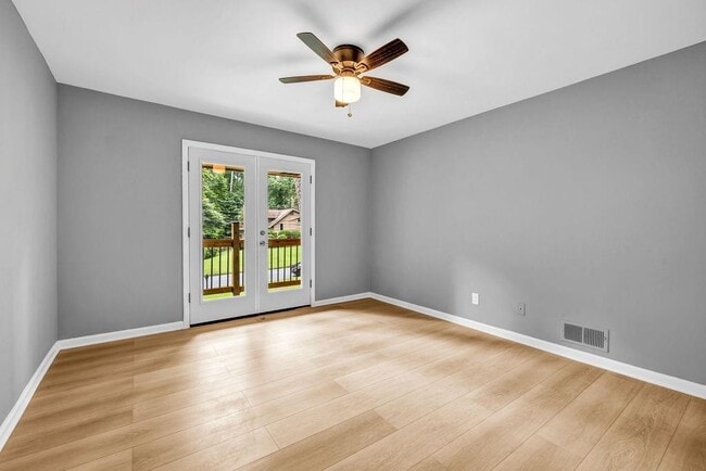 Building Photo - 4260 Bonaparte Dr