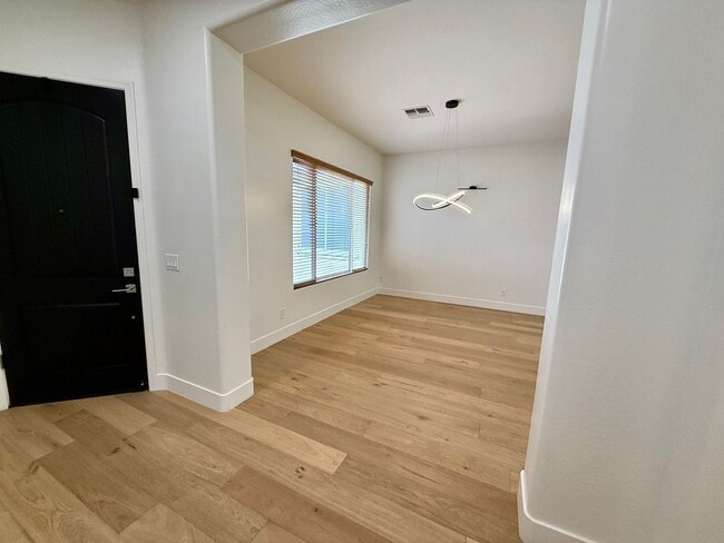 Building Photo - 1708 W Oberlin Way