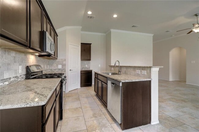 Building Photo - 330 Briar Park Dr