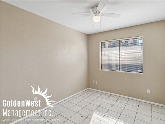 Building Photo - Spacious 4Bdm 2Ba Downtown Duplex