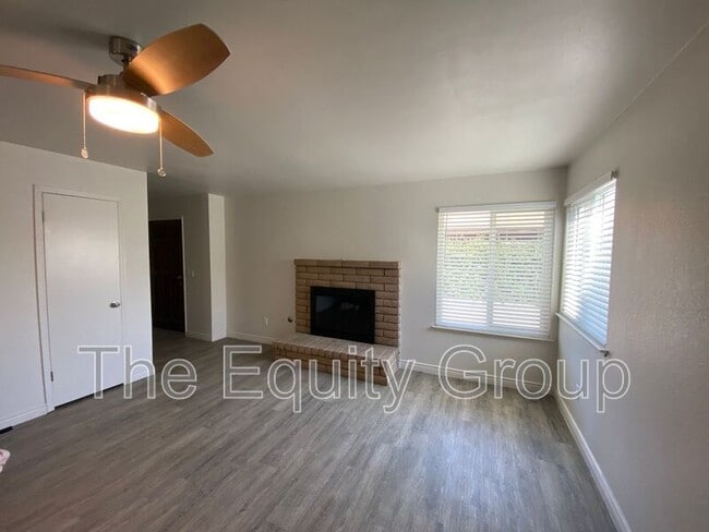 Building Photo - 5716 W Robinwood Ave